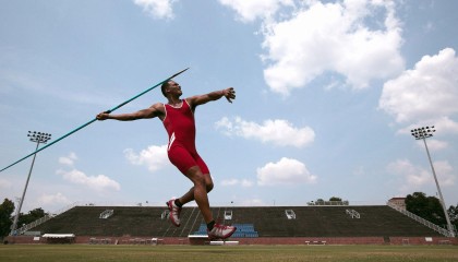 开云体育平台-周六英超焦点战，枪手酋长球场硬撼狼队，争冠之路不容半步退