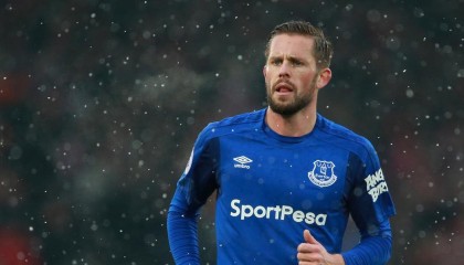 开云kaiyun-曼联后防补强锁定德甲高塔，冬窗先租后买策略浮出水面