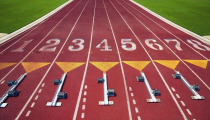 开云中国-慕尼黑夜空绽放八星，英格兰神锋射落纪录！拜仁八球狂扫狼堡，凯恩20球独步德甲